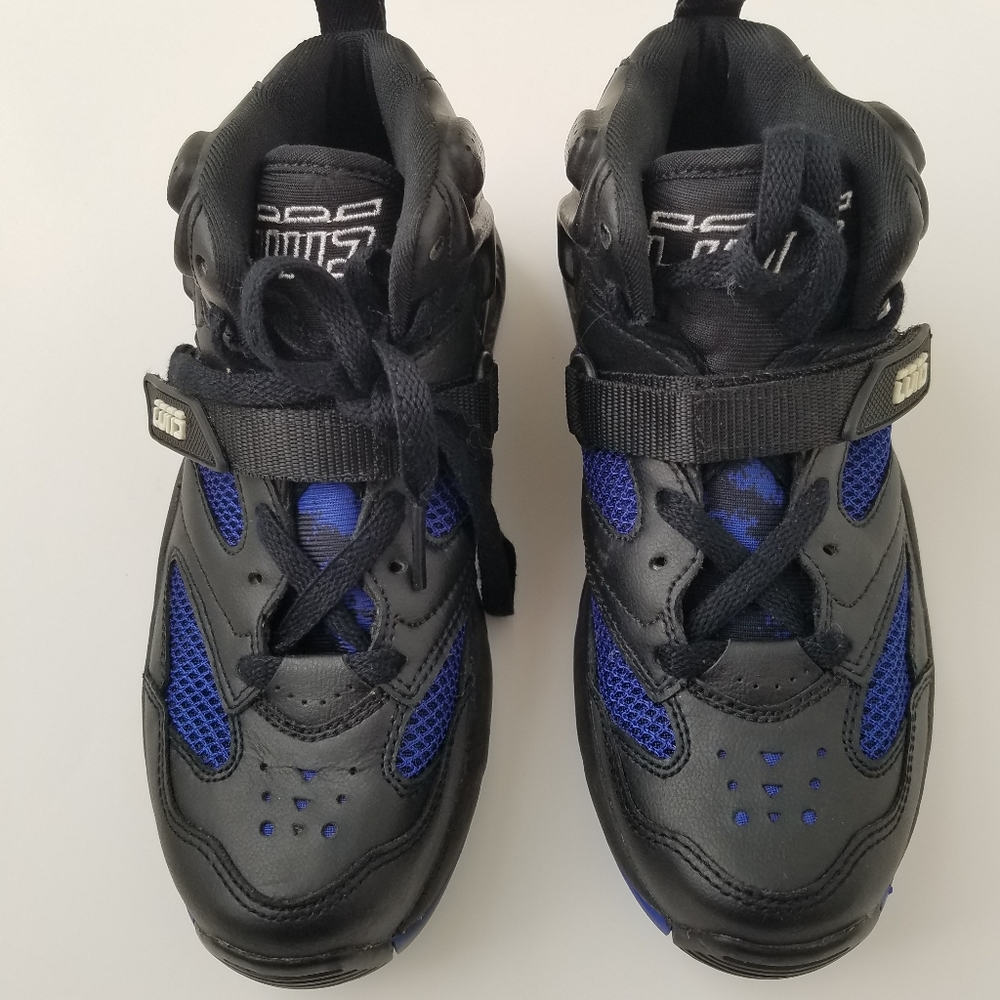 Converse Cons Black and Blue Sneaker Size 5 Youth